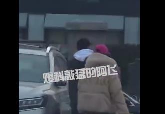 张继科开车带神秘女子兜风后回家 疑似新恋情曝光