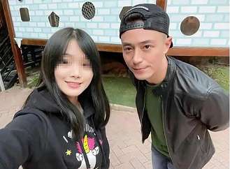 霍建华林心如为女儿报舞蹈班 两人开心与老师合影