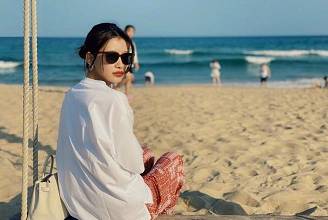 董子健孙怡带3岁女儿游玩 亲妈视角下发际线抢镜