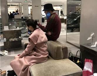 林依轮携妻子逛奢侈品店被偶遇 网友：是个好男人