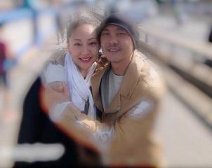 张卫健留港照顾妈妈 与老婆张茜分开515天终将见面