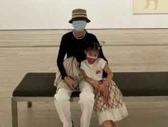 陈冠希晒秦舒培与女儿合影 网友惊呼：Alaia长高了