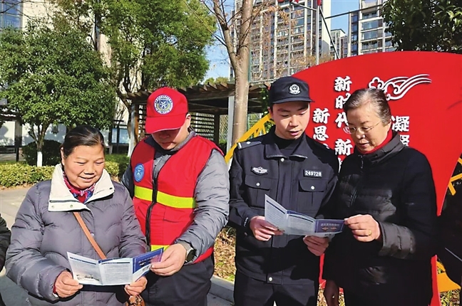 “邻里议事会”家常话唠出和谐声