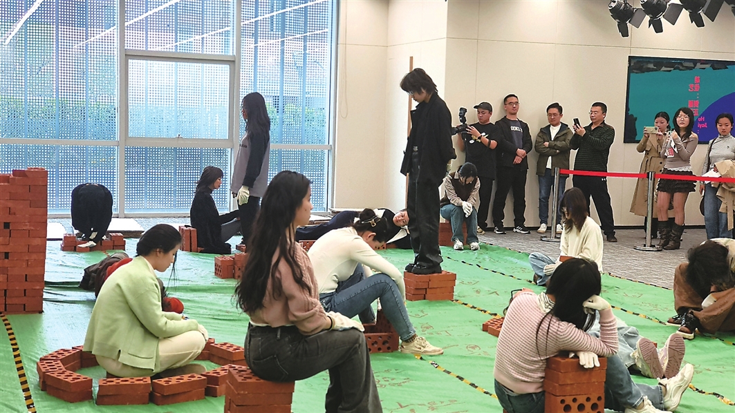 以温柔的方式探索行为艺术