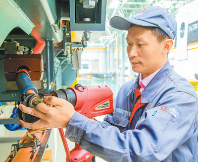 高铁装配&nbsp;&nbsp;不偏毫厘（工匠绝活）