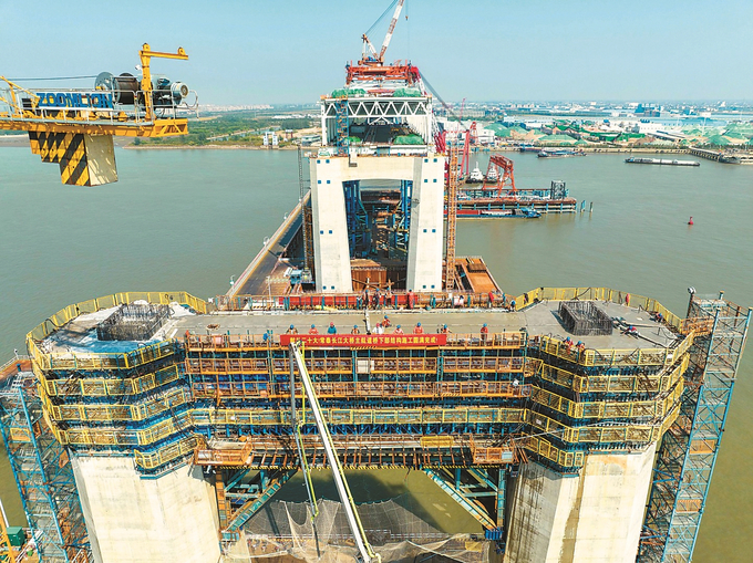 常泰长江大桥四号墩横梁浇筑完成