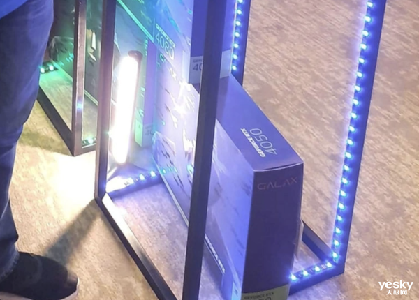 RTX 4050包装盒曝光，体积硕大，有望成为甜品级显卡！