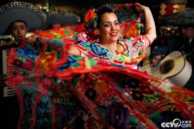 2023年悉尼音乐节开幕 舞者着大裙摆舞蹈