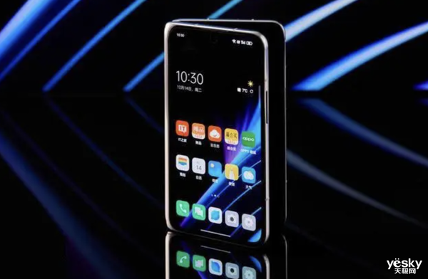 OPPO首款翻盖式折叠屏曝光，电池容量高达4300mAh！