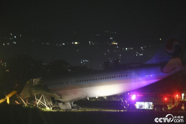 菲律宾宿务机场一大韩航空飞机冲出跑道
