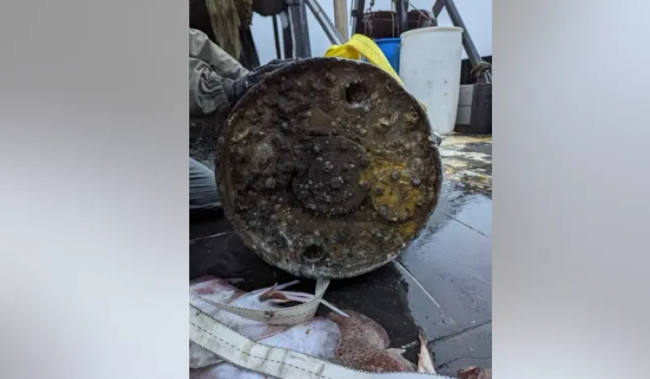 美国渔民用网捞到235千克深水炸弹
