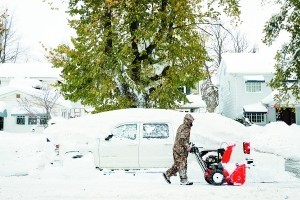 美国多地因暴风雪进入紧急状态