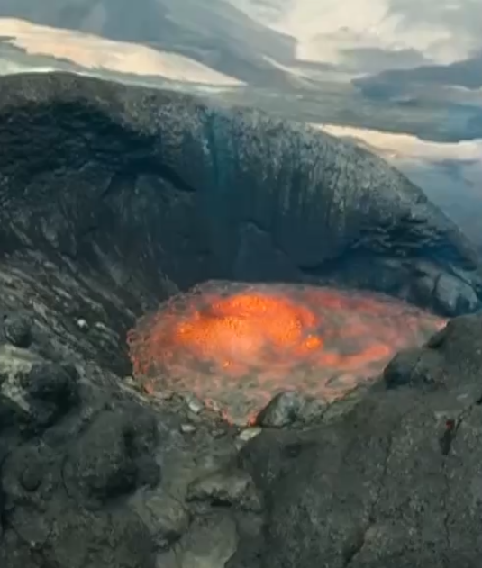 俄罗斯远东地区希韦卢奇火山喷发
