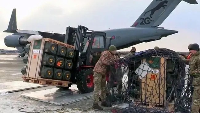 美国总统拜登授权再向乌克兰提供4亿美元军事援助