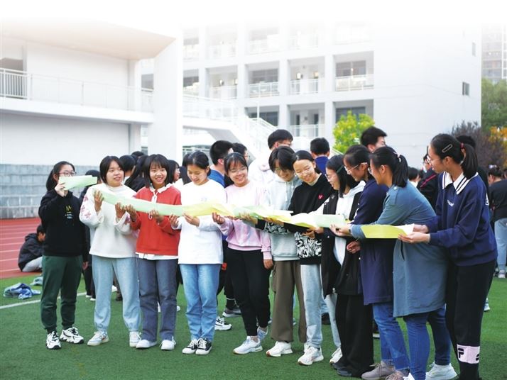 随心而动 追梦而行 西交大苏州附中两校区两千余学生同过融心心理节