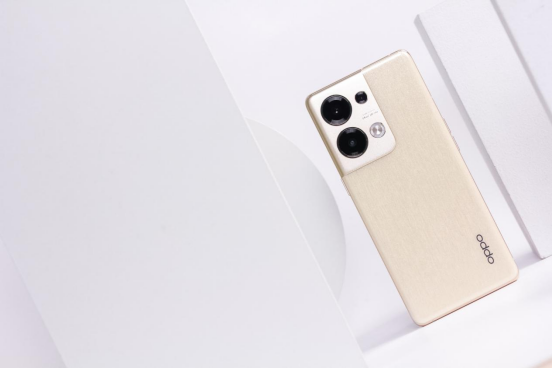 手机圈的颜值当担，OPPO Reno9系列镌刻迎光向上的力量
