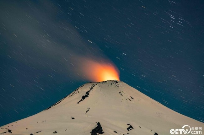 智利维利亚里卡火山喷发