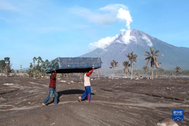 印尼火山继续喷发