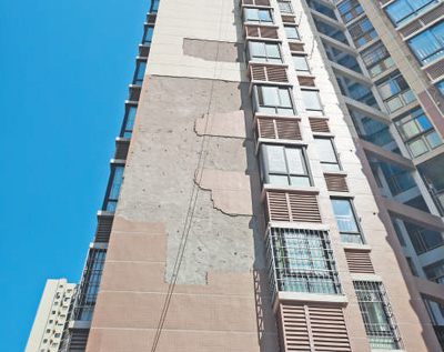 小区外墙脱落存隐患（身边事）