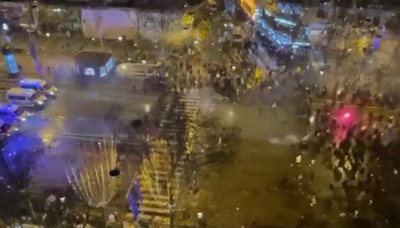 世界杯决赛后法国街头爆发球迷骚乱
