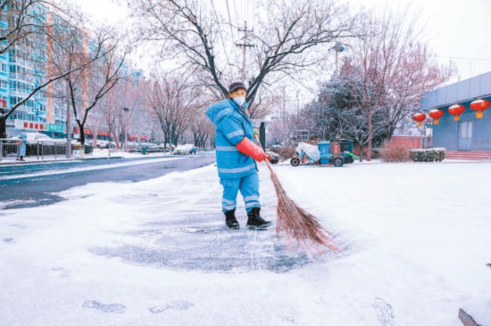 扫雪铲冰保供暖他们在行动