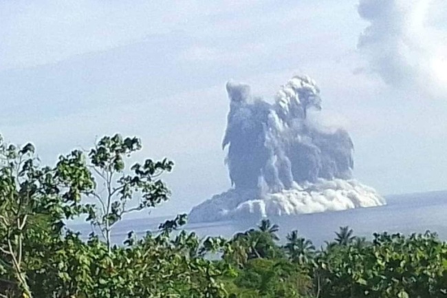 瓦努阿图一座海底火山喷发