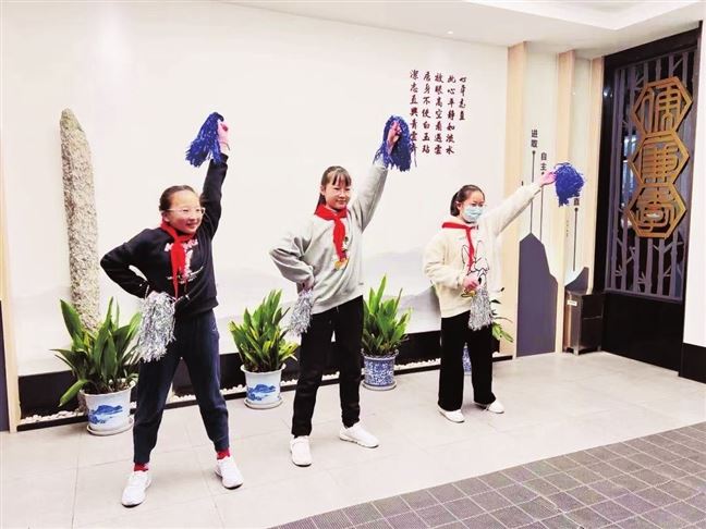 来吧，站上学校舞台“C位”