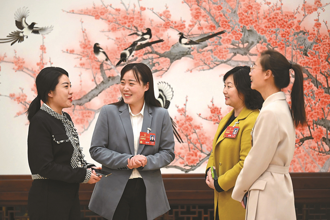 代表们热议民生关切