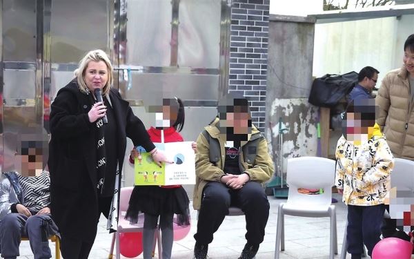英语共读 交际游戏 才艺展示 让来自星星的孩子们共度美好周末