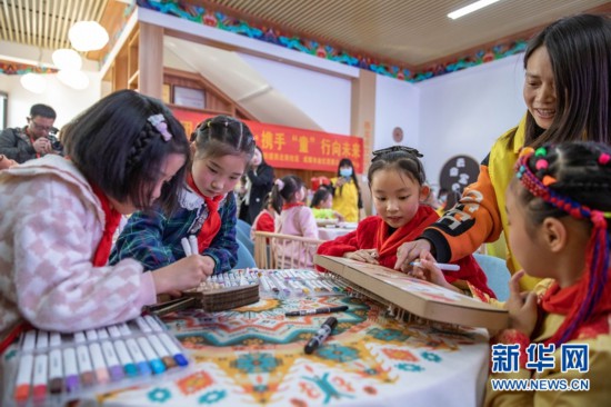 我们的家园｜金牛区西北街社区：小朋友体验多民族文化