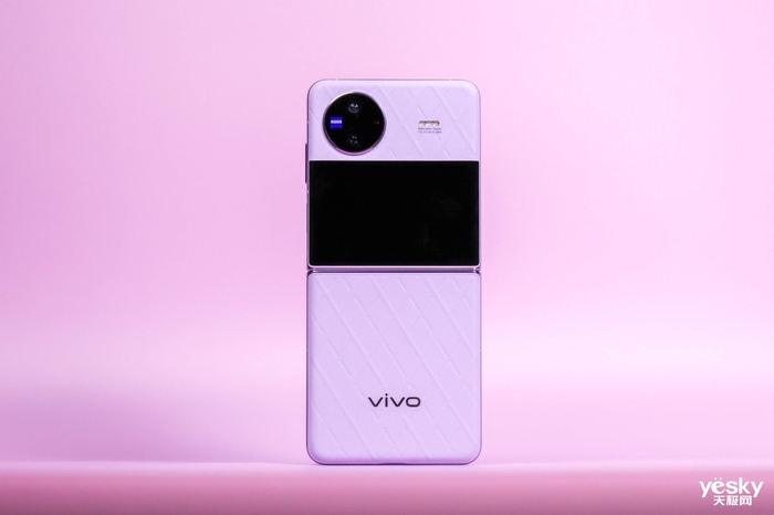 「不做美丽小废物」 vivo X Flip颜值与实力并存