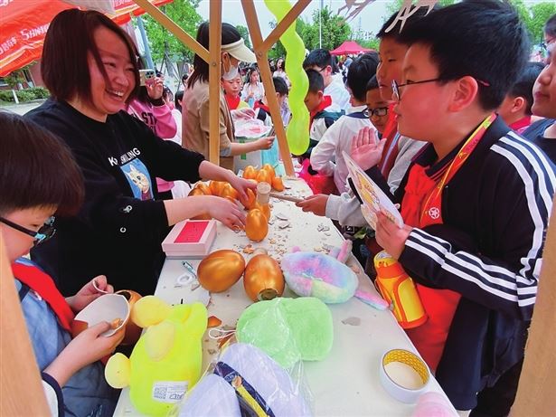 在项目化学习中承民俗献爱心 五校联动轧神仙超“闹猛”